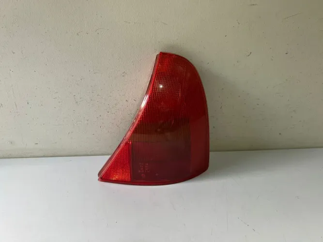 Lanterna direita Clio 1999/2000/2001/2002