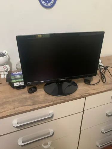 Vendo monitor de pc Samsung semi novo 20 polegadas