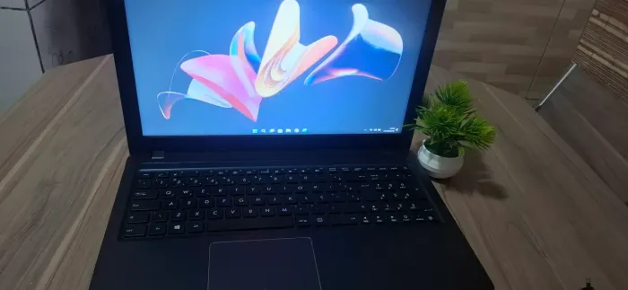 Notebook ASUS X543M - Super Rápido com SSD e Tela Grande - Perfeito Estado!