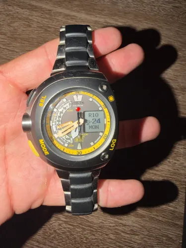 Citizen meia lua amarelo