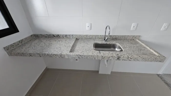 Bancada em Granito Branco Dallas nova | Entregue pela contrutora