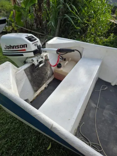 Vendo barco 4,20 com motor johnson 15hp todo Revisado 