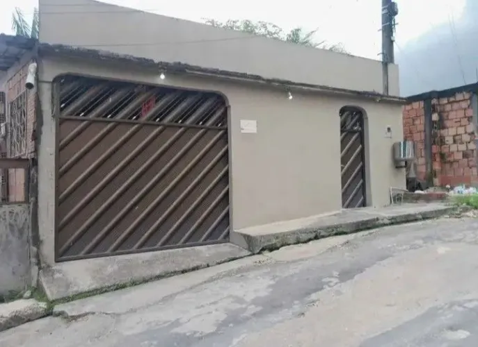 Vendo essa casa no Gilberto mestrinho próximo ao grande vitória valor 90 mil avista