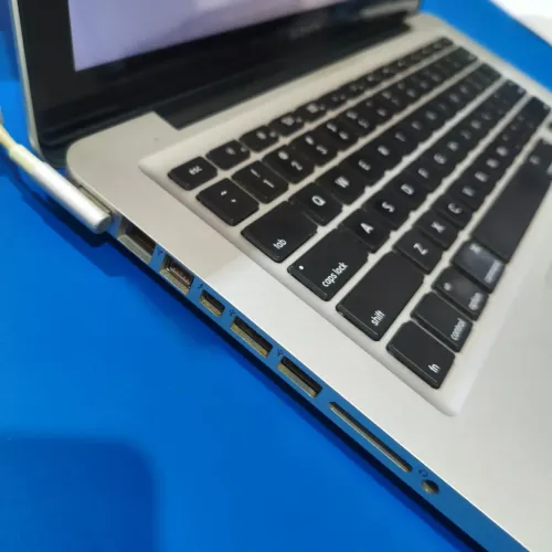 MacBook Pro 13" i7 - 8GB RAM - 870GB Total - Bateria Nova