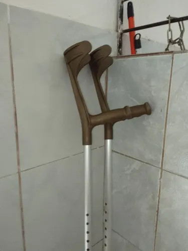 Vendo barato este par de muletas canadense 