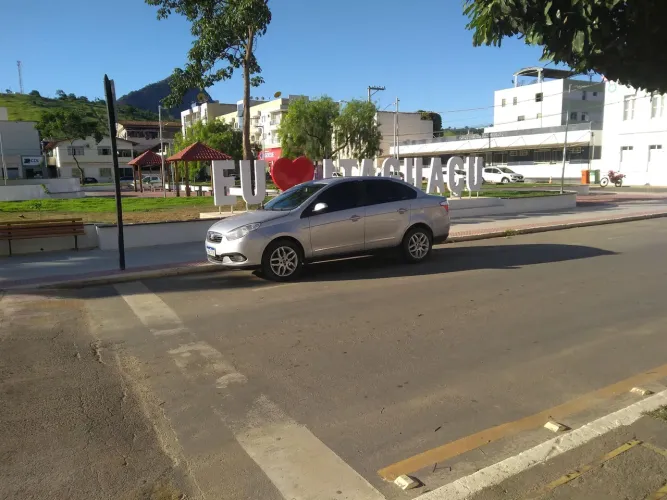 Fiat Grand Siena Essence Dual. 1.6 Flex 16V 2014