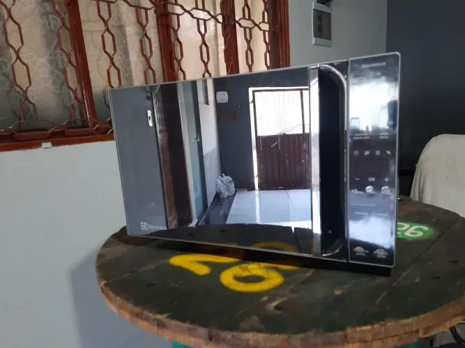 Vendo microondas 36L ELECTROLUX, 127V, em perfeito estado $450,00