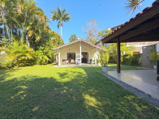 Casa á venda na Riviera de São Lourenço