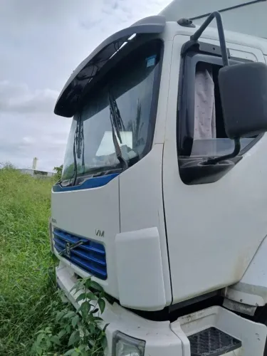 Volvo vm 310  2010 40.000,00 + parcs