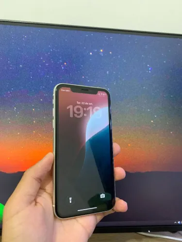 iPhone 11 128 na cor branca