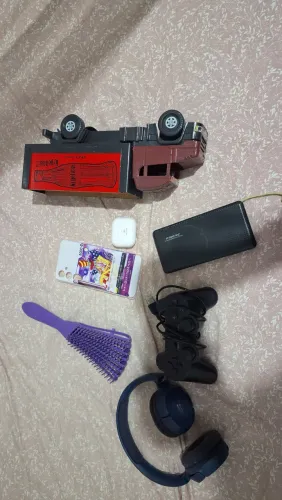 Bugigangas - fones, pente, capinha, powerbank