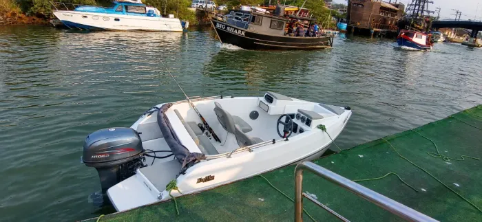 LANCHA 14 PES, MOTOR 40HP, SOM MARÍTIMO, CARRETA, BEM COMPLETA