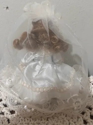 Boneca de porcelana antiga