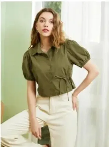 Blusa cropped manga curta verde oliva