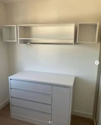 Cômoda Com Cabideiro/Nichos