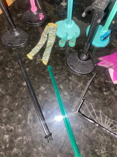 Suporte de bonecas monster high basica e acessórios