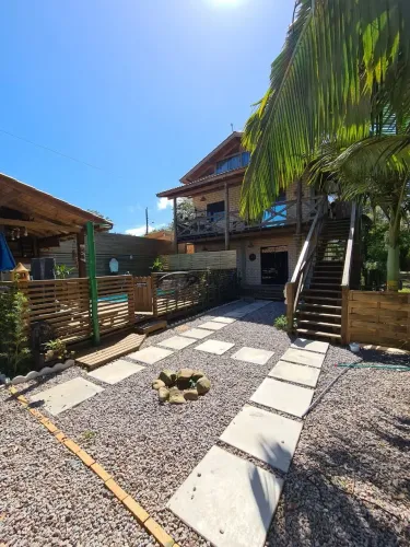 Oportunidade Única: Pousada + Sala Comercial à venda na Praia do Rosa - SC com energia sol