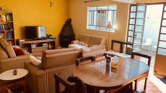 Casa à venda com 4 dormitórios no bairro Glória