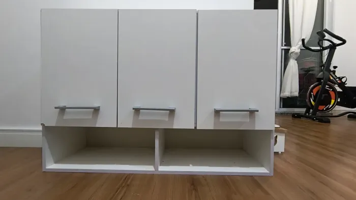 Armário branco 3 portas com nicho (Cozinha/Lavanderia)