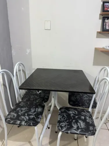 Mesa de jantar 4 lugares