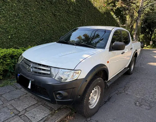 Mitsubishi L200 Triton GLS 3.2 CD TB Int.diesel MEC 2013
