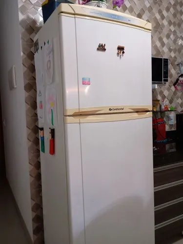 Vendo geladeira Continental branca 470 LTS