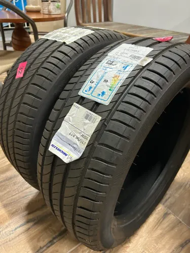 Pneu novo 215/50 R17