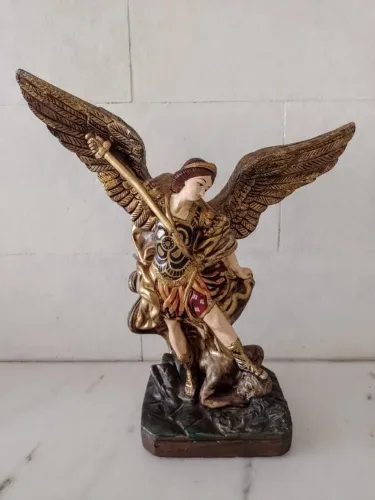 Escultura São Miguel Arcanjo 40 cm pintada a mão