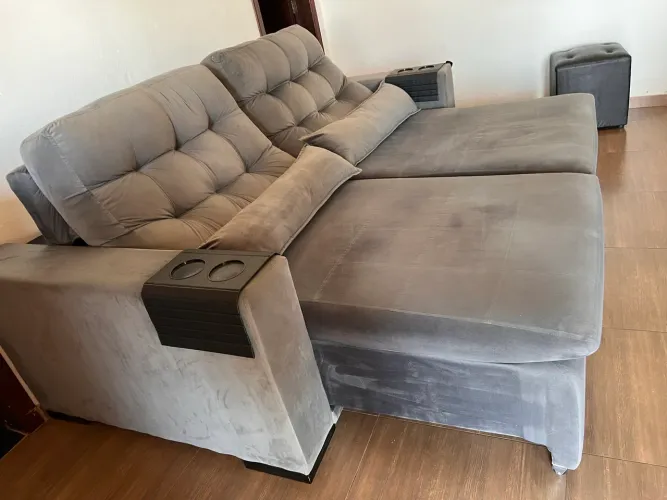Sofá retrátil e reclinável