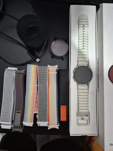 Galaxy Watch 7 - 40mm - Com vários acessórios