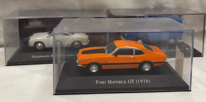 Lote de Coleção 3 Miniaturas 1:43 - Maverick GT, Kombi T2 e Karmann-Ghia