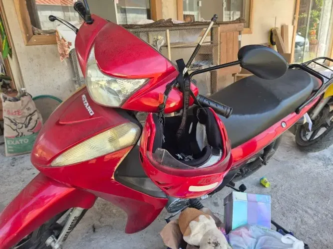 Vendo moto Shineray I/Wuyang QY48Q-2, muito conservada e com apenas 13.800 km ORIGINAIS,  