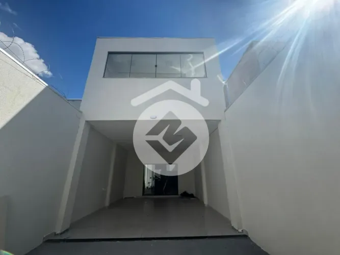 Sobrado para locação com 3 Quartos, sendo 3 Suítes - 150m² - Alto Umuarama - Uberlândia/MG
