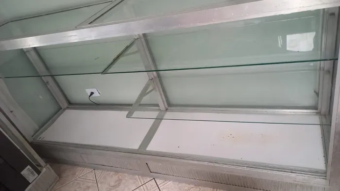 Balcões alumínio e vidro