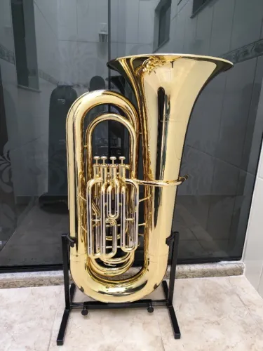 Tuba 4/4 Yamaha YBB-321 Sib Laqueada - 8 meses de uso R$36.500 - Aceito trocas - Parcelo