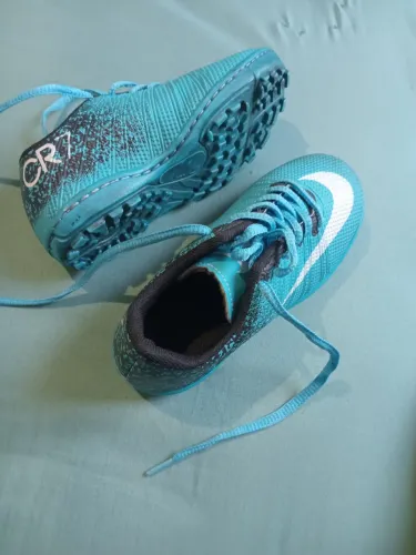 Chuteira infantil número 27