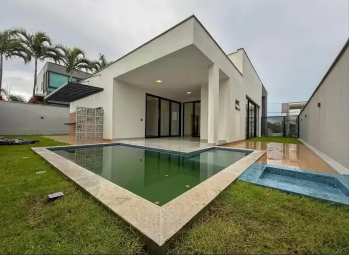 CASA TÉRREA DE ALTO PADRÃO NO ALPHAVILLE SÃO LUÍS 202 m² de área construída 404 m² de te
