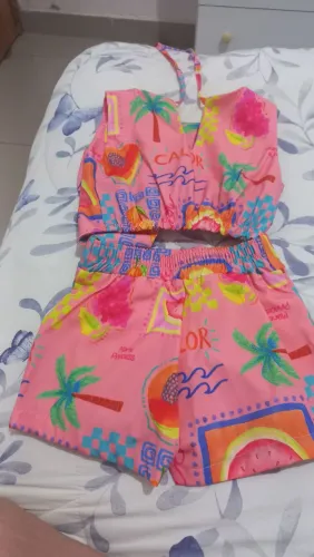 Conjunto short e blusa para o verão lindo prinsado na frente muito fofo super novo
