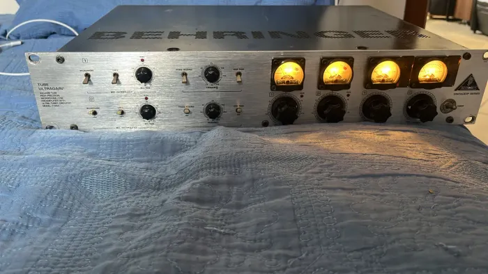 Behringer T1953 Tube Ultragain. 