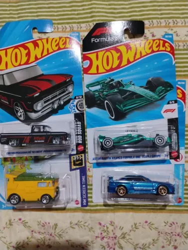 4 hot Wheels