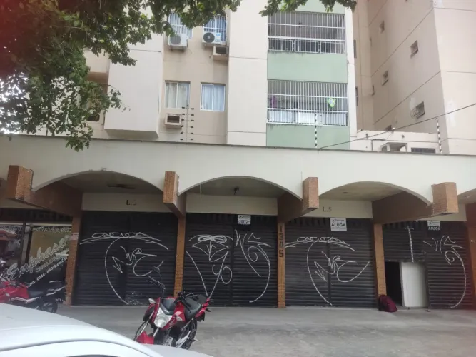 Loja comercial disponível para locação, com 24m² de área total, localizada no bairro Monte