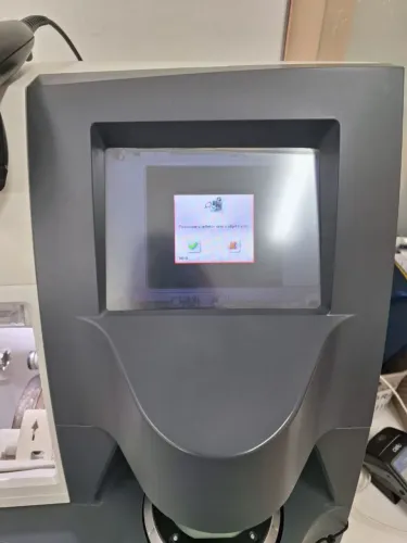 MÁQUINA DE MONTAGEM ESSILOR