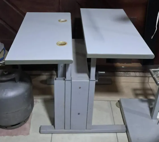 Mesa de Escritório com ajuste de altura