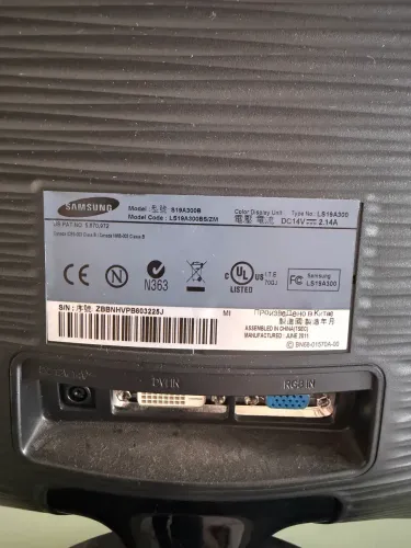Monitor Samsung 18 polegadas entrada vga