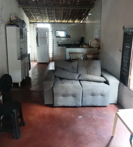 Alugo casa 2 quartos