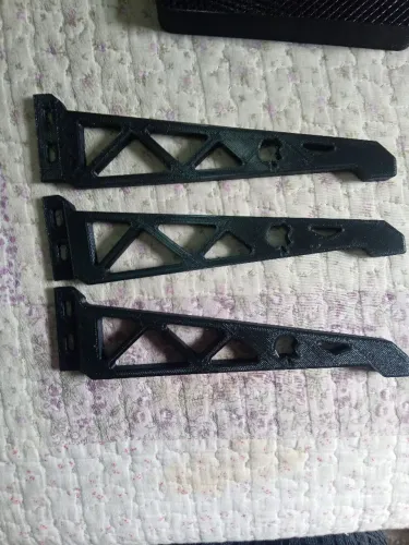 Suporte para placa de video em formato braço 