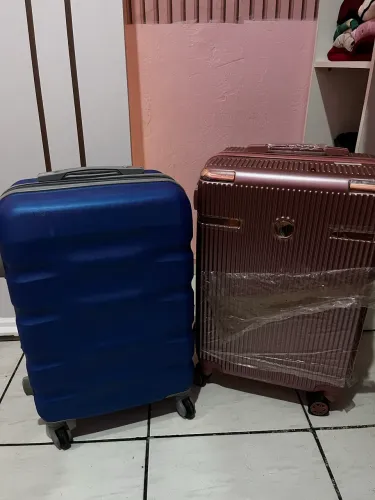 Duas malas de viagem por 300 reais 