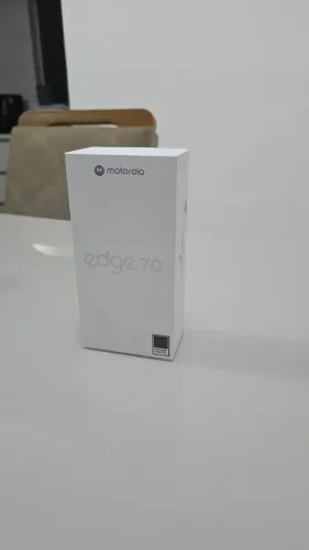 Smartphone Motorola Edge 70 5G - 256GB Cinza- Novo e lacrado!