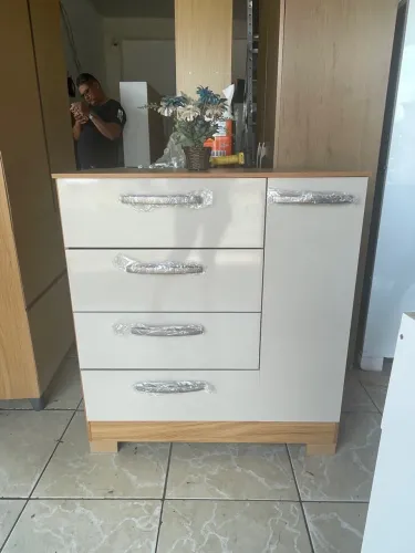 Cômoda 4 gavetas