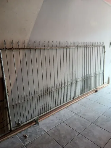 Portão De Trilho